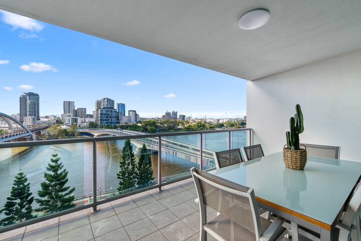 CBD Modern 3-Bed Panoramic River View, 2Cars/Pool gallery image 5