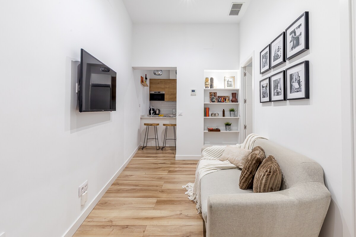 Top Airbnb: Gran Vía: Design and Functionality in Centro