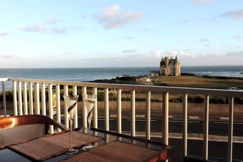Top performing Airbnb: Two-room apartment facing the sea - Sheets included. Wi-Fi. Parking. in Quiberon