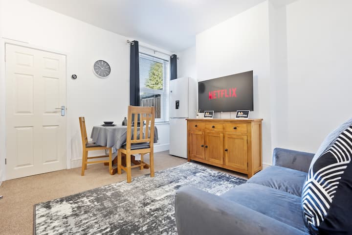 Modern 3br House/parking, Netflix, 55"tv, 1gb Wifi - Wolverhampton
