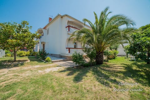 Josip Apartment: 1st row from the sea, on the right