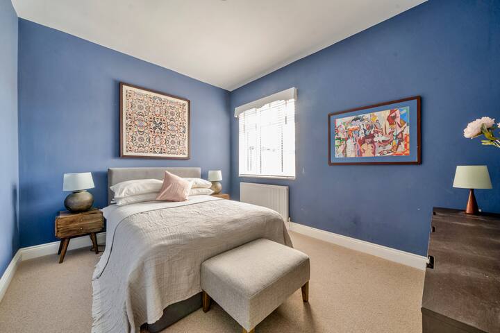 Beautifully Renovated Family Home in West London. gallery image 5