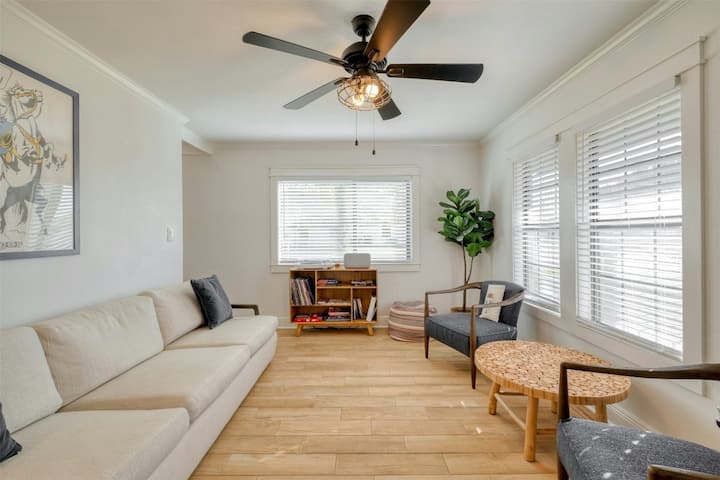 Fully-stocked Home W/cowboy Pool & Luxury Beds - Georgetown, TX