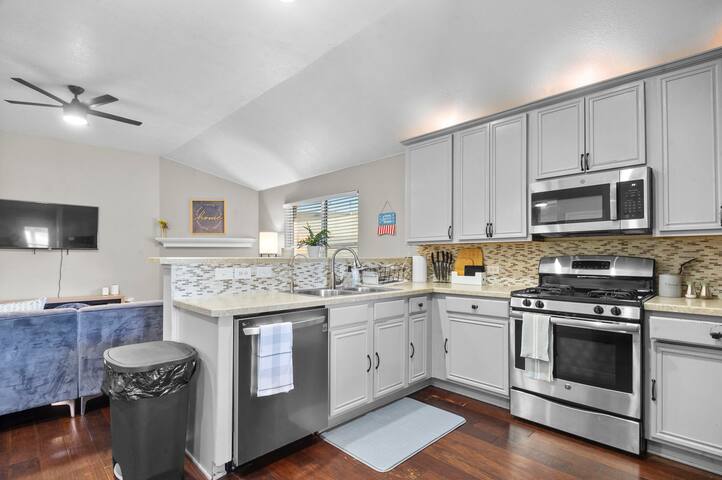 30% off 30+ nights ~ Corp Pros*Families*Med Staff gallery image 5