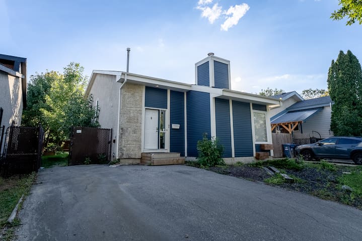 Spacious Retreat | 4BR 2Kitchen