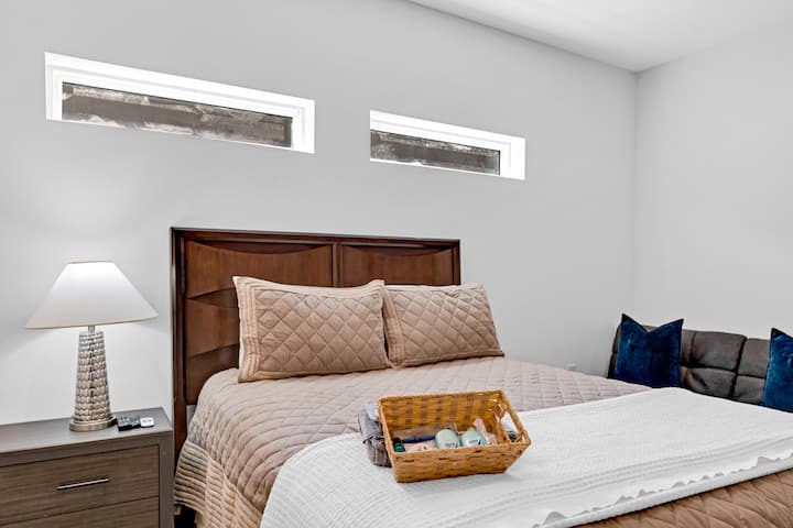 Arriva e ricevi un caloroso benvenuto: ogni camera è dotata di un cesto di prodotti essenziali.