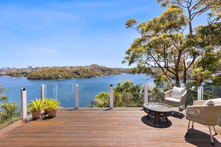 Cliff house & Grand harbour view