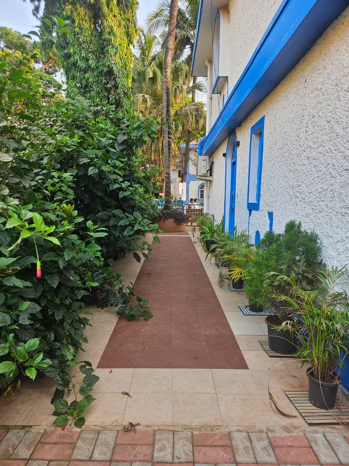 Exterior image 3