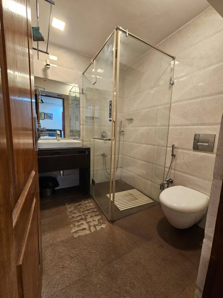 Full bathroom 5 image 2
