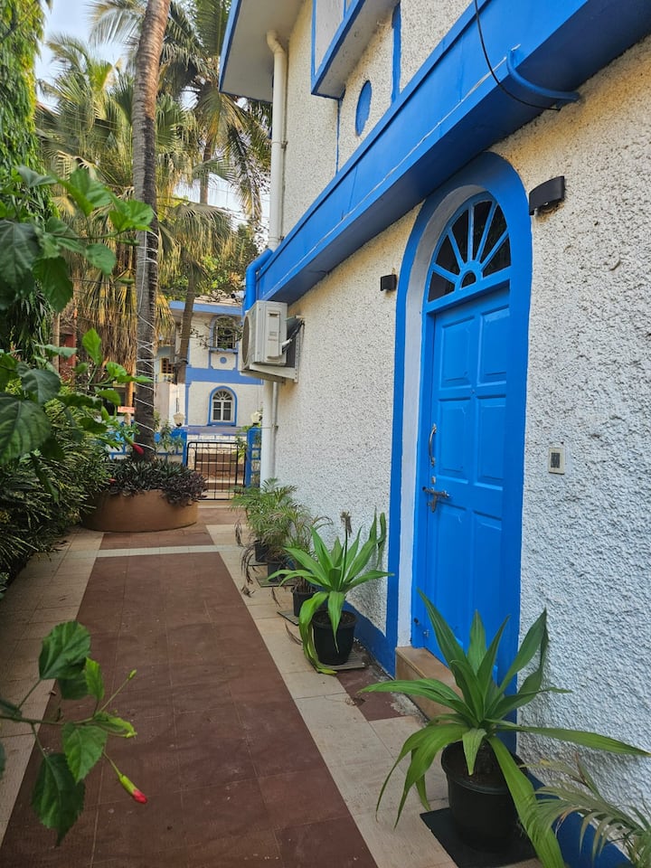 Exterior image 2
