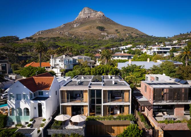 Luxurious & Elegant Camps Bay Villa with Sea Views gallery image 2