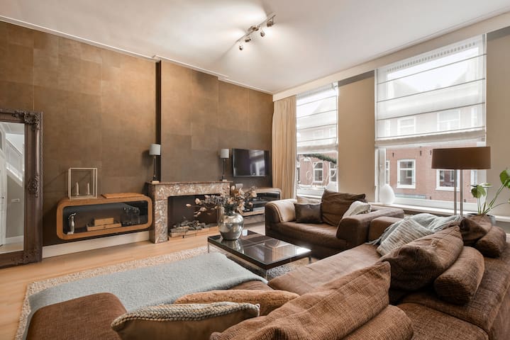 Spacious apartment 3 Bedroom/2.5Bath in Center