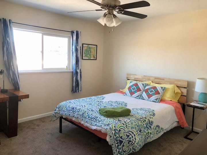 Peaceful Home In Colorado Springs - Colorado Springs, CO