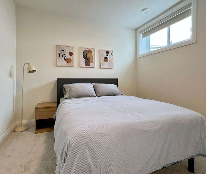 Cozy & Private 1bed Basement Suite In Nw Calgary - Calgary
