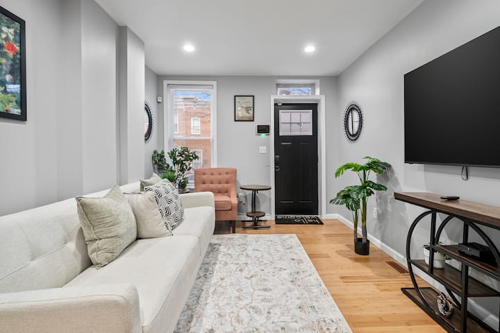 Cozy Downtown Retreat | Walkable