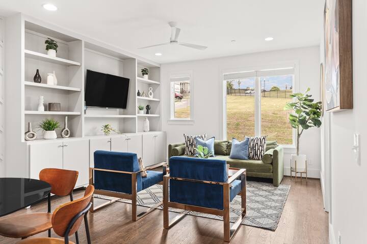 TWO Adjacent Homes by 12 South, Belmont -Sleeps 24 gallery image 4