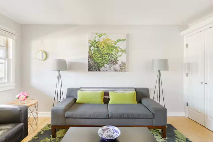 Downtown Dream Away-AVL-King Bed-5* Location! - Apartments for Rent in ...