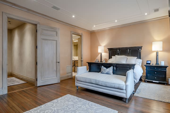 Ambassador life in Kalorama with a Patio & Parking gallery image 4