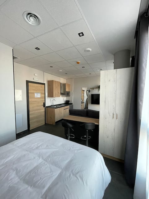 Perfect vacations: Warner, Madrid and surroundings