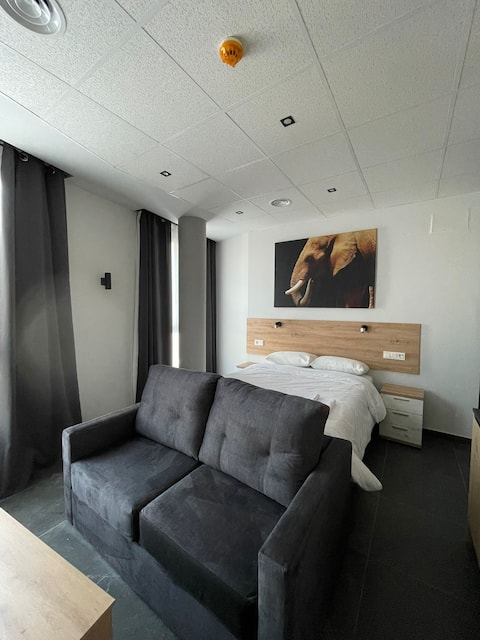 Close to Warner, Madrid, and Toledo - Your Escape