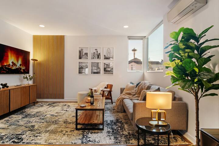 Seattle Luxury | Space Needle | Walkable | Parking gallery image 3
