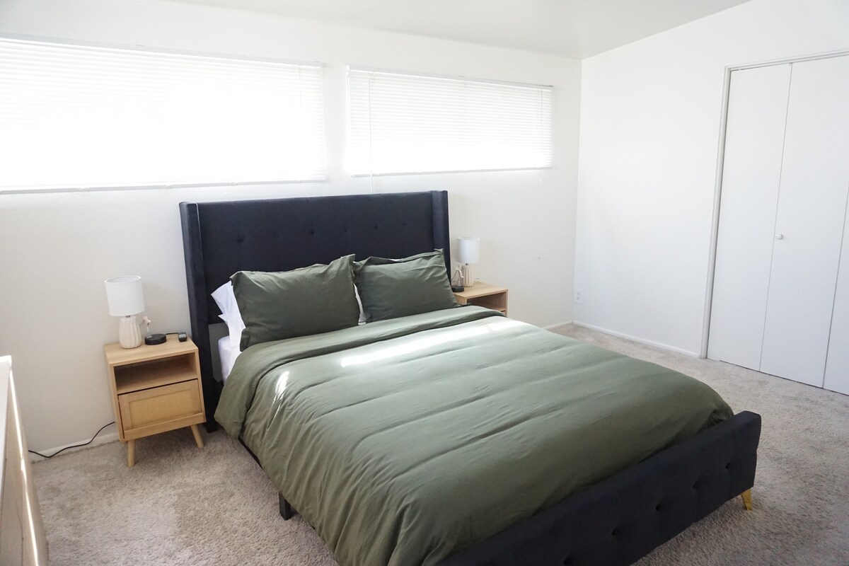 Queensize bed met verstelbare basis voor jouw comfort!