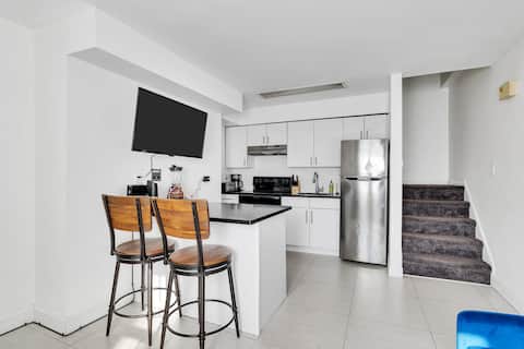 Stylish 1BR | Center Sq. Gem!