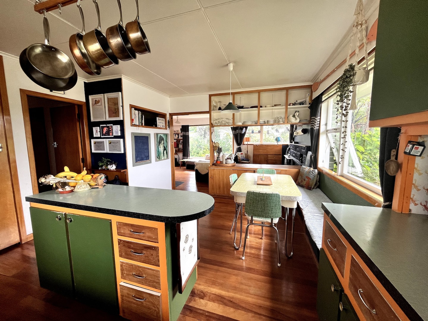 Cosy Family Home Near The Beach. 4