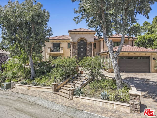 Tranquil home nestled in Malibu!