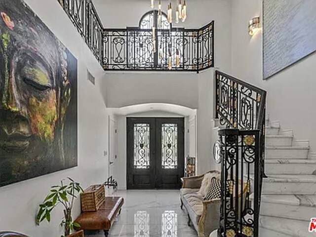 Tranquil home nestled in Malibu! gallery image 4