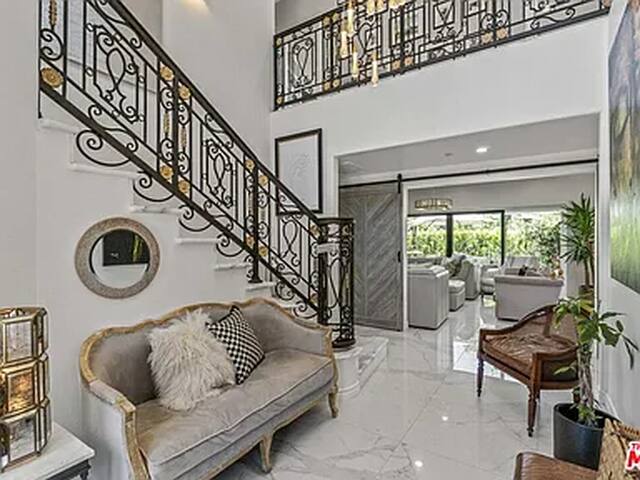 Tranquil home nestled in Malibu! gallery image 5