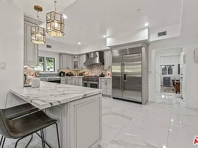 Tranquil home nestled in Malibu! gallery image 2