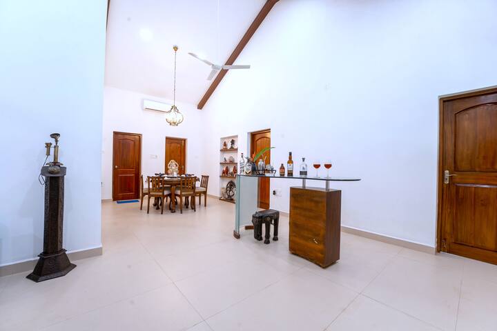 Dining area image 3