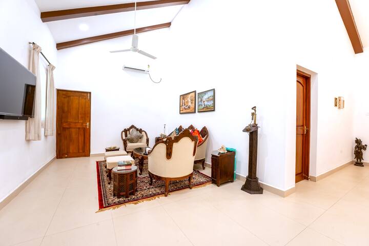 Living room image 3
