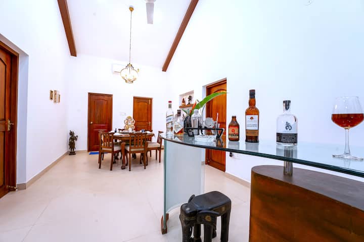 Dining area image 2