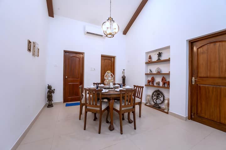 Dining area image 1