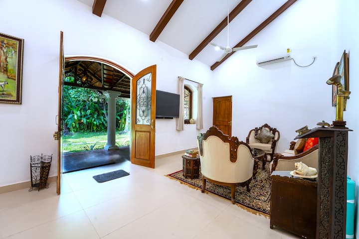 Living room image 5