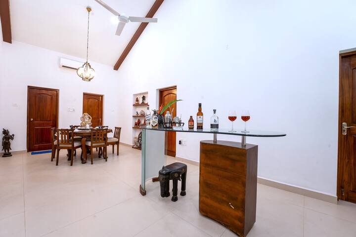 Dining area image 4