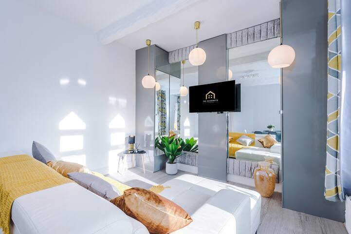 Stylish 4-Bed Home in Altrincham