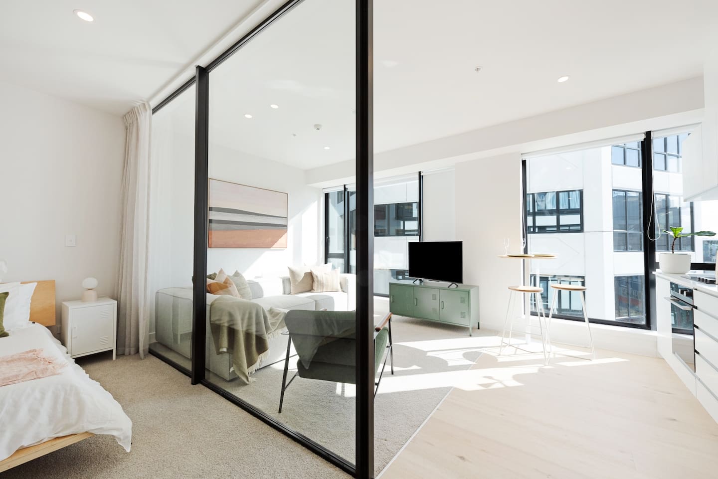 Stylish, Sunny And Central Apartment. 2