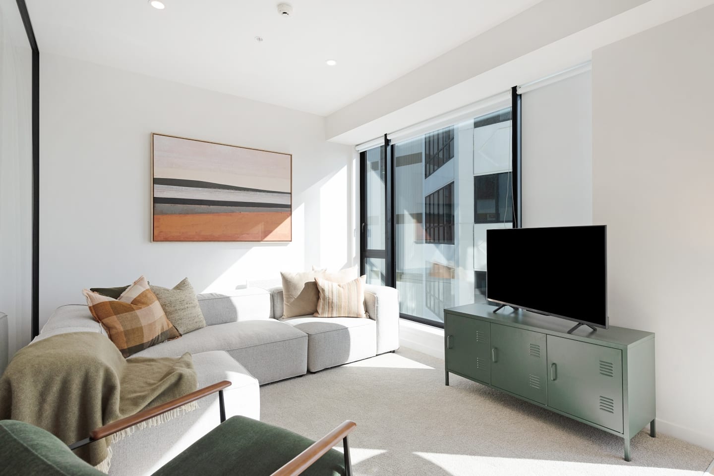 Stylish, Sunny And Central Apartment. 3
