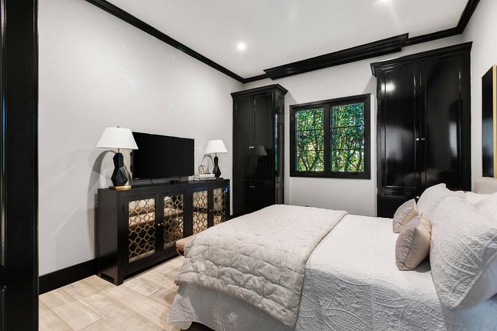 Amazing Villa IN West Hollywood gallery image 4