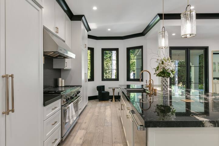 Amazing Villa IN West Hollywood gallery image 5