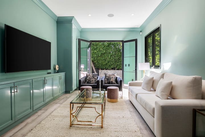 Amazing Villa IN West Hollywood gallery image 3