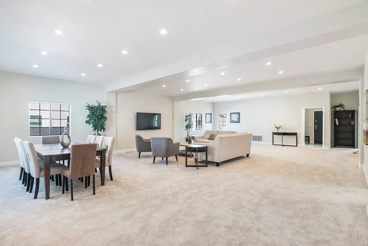 Beautiful 6BR Family Getaway in Prime Location gallery image 5