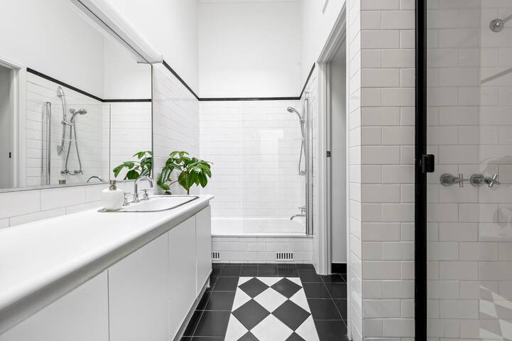 Historic Urban Sanctuary w/ Modern Flair & Parking gallery image 4