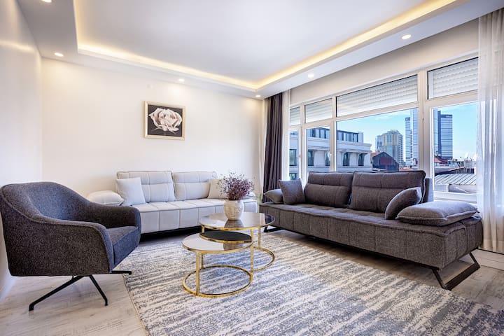 City View &Cozy Modern 4BD-2BA /1 Min.Sisli Mosque gallery image 5