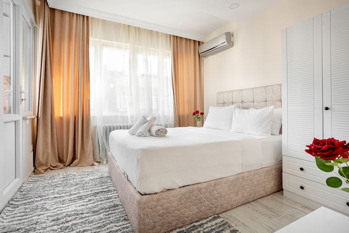 City View &Cozy Modern 4BD-2BA /1 Min.Sisli Mosque gallery image 3