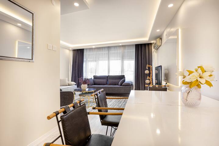 City View &Cozy Modern 4BD-2BA /1 Min.Sisli Mosque gallery image 4
