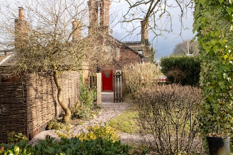 Stylish romantic refurbished house  in Peckforton